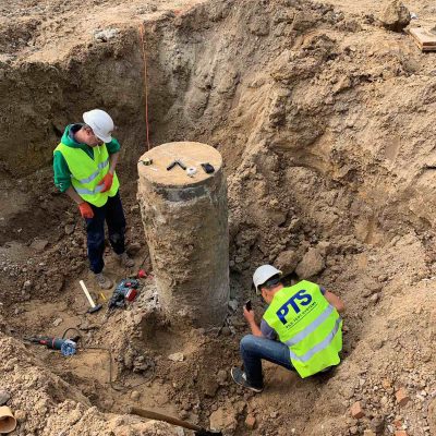 Installing PDA-Strain Sensor and PDA-Acceleration Sensor in the pile to register the stress wave parameters